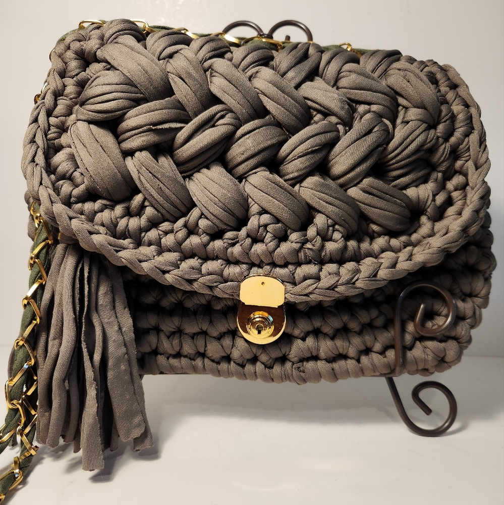 Hand Made 1 of a Kind Green Gold Accents &‎ Tassel Inner Pocket Zipper Purse